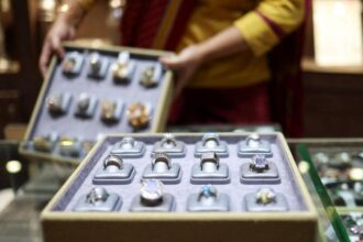 India's exports of gems and jewelry in April decreased by 9.07% to $2,226.45 million