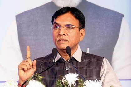 Center launches free health checkup system for employees