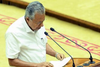 Mr. Vijayan and Mr. Sudhakaran shake hands at the swearing-in ceremony of the Kerala Assembly amid political thaw