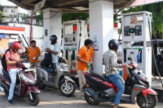 Gasoline and diesel prices have increased for the fourth time in the past 10 days. Currently around ₹2.8 per liter