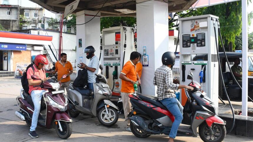 Gasoline and diesel prices have increased for the fourth time in the past 10 days. Currently around ₹2.8 per liter