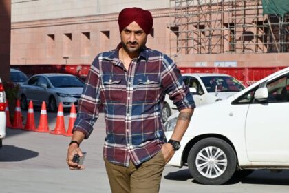 Harbhajan calls for AAP retaliation over withdrawal of security, HC pulls up Punjab government for excessive police support