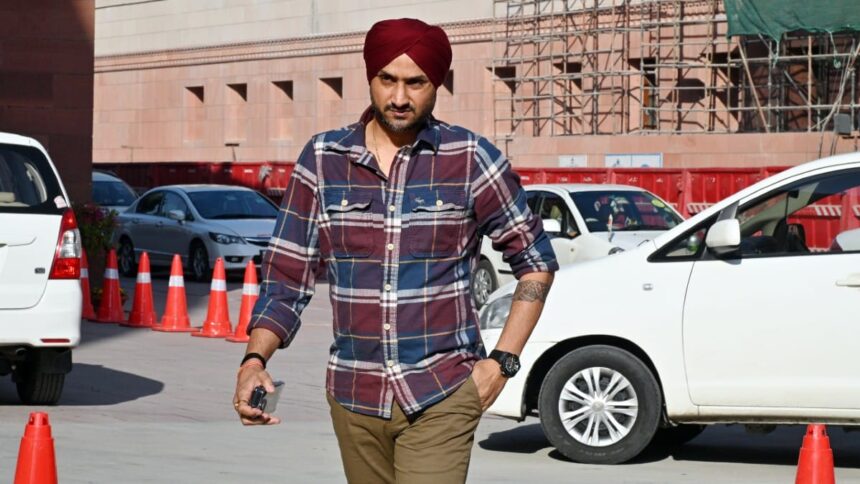 Harbhajan calls for AAP retaliation over withdrawal of security, HC pulls up Punjab government for excessive police support