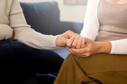 Women with Parkinson's disease are more likely to experience falls and report higher rates of pain than men: study