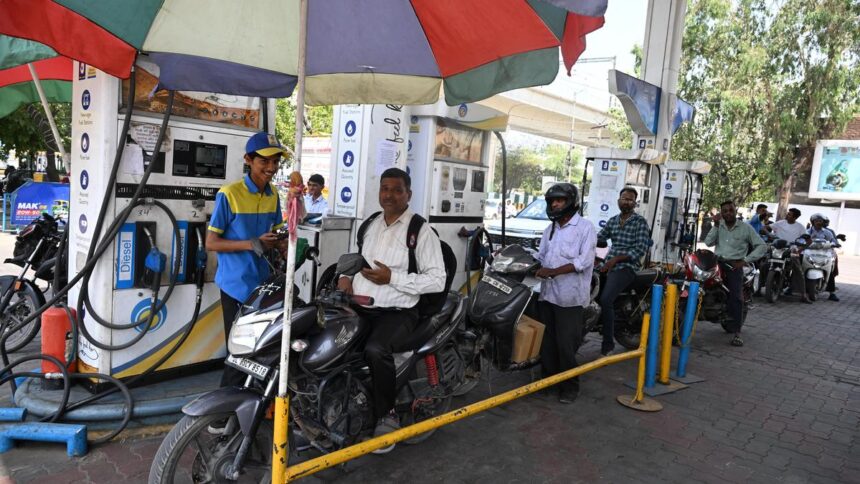 Amid conflict-induced chaos, OMCs absorb losses of Rs 550 crore per day from petrol, diesel and LPG: Govt.