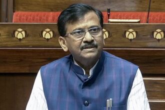 Sanjay Raut has claimed that the Shiv Sena (UBT) MP has been given an offer of Rs 200,000. 15 cr each to switch to Shinde faction