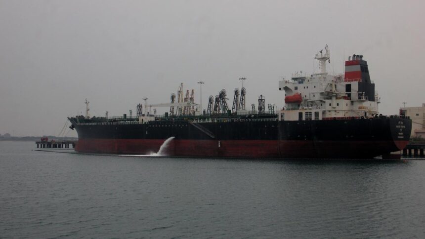 India expands purchases of Russian and UAE crude oil in June ahead of full recovery of Hormuz