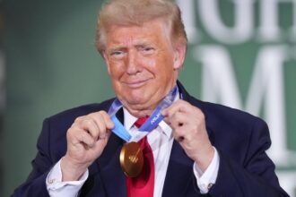 President Trump says he will meet with AI companies due to government interests