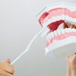 Proper toothbrushing technique for healthy teeth and gums