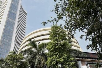 The stock market has slumped due to the weakening global economy and soaring oil prices. Sensex Tank 719 points