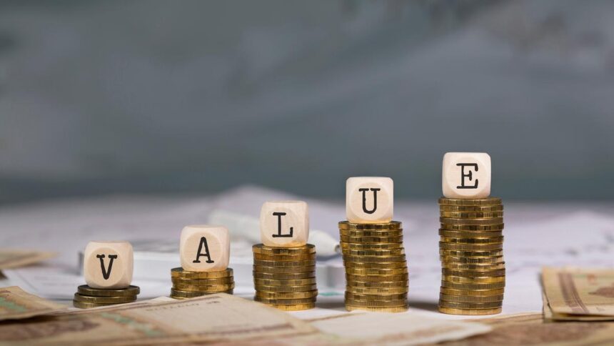 MCAP of 7 of the top 10 most valuable companies decreased by Rs 1.25 lakh crore. Dependency is the biggest blow