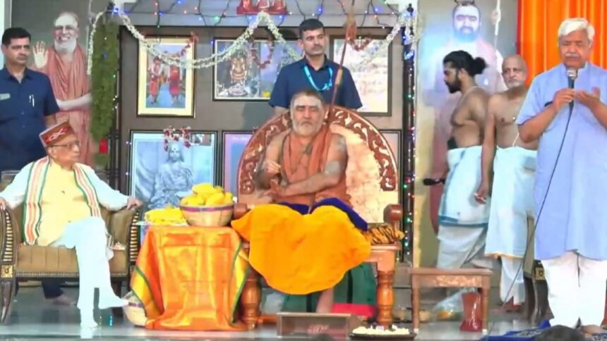 His Holiness Kanchi, along with BJP chief Joshi and VHP chief Joshi, asked Punjabi businessmen to help build the temple on stage.
