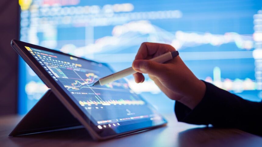 Stock market rebounds in early trading as oil prices plummet